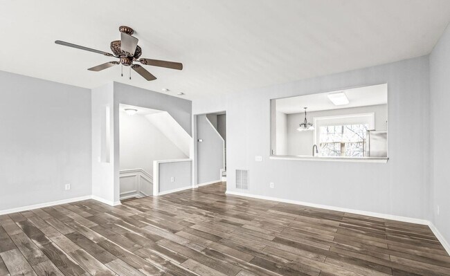 Building Photo - This Stunning Townhome in the Heart of Ballantyne