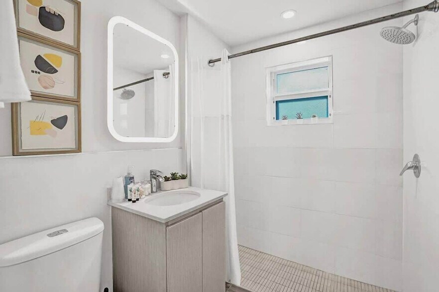 Building Photo - 3020 Seville St