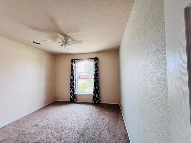 Building Photo - Trimmier Estates Beauty!