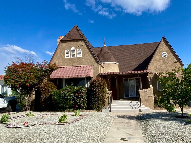 English Tudor home with lots of character - 948 N Howard St