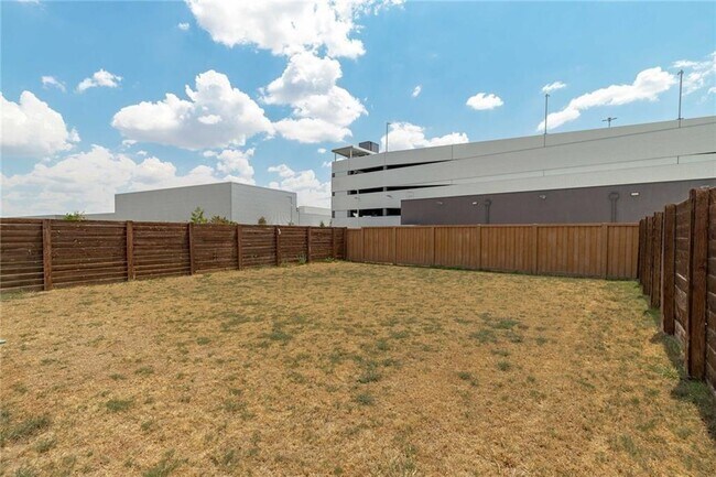 Building Photo - 9507 Gynerium Dr