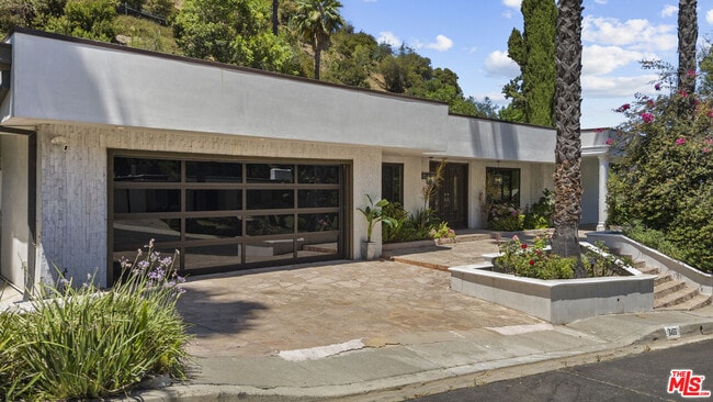 Building Photo - 3453 Green Vista Dr