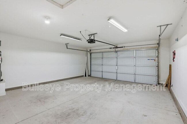 Building Photo - 5029 S 11th Pl