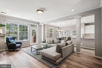 Building Photo - 2663 Manhattan Pl