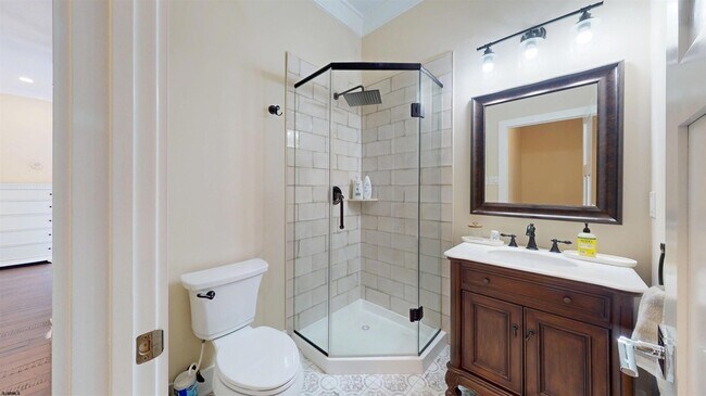 Building Photo - 404 21st St S