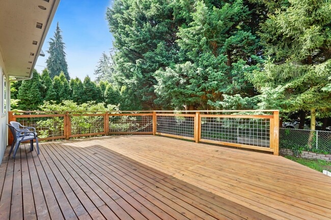 Building Photo - Beautiful Renovated Four Bedroom House for...