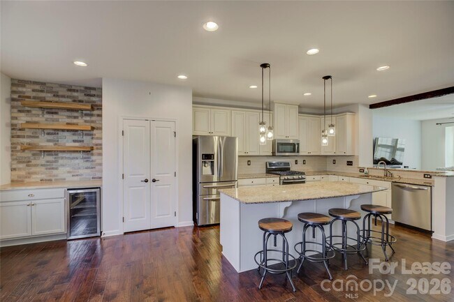 Building Photo - 1731 Evergreen Dr