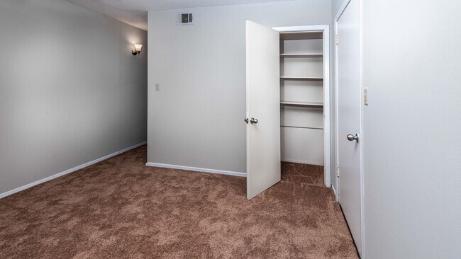 Building Photo - Ashwood Apartment Homes