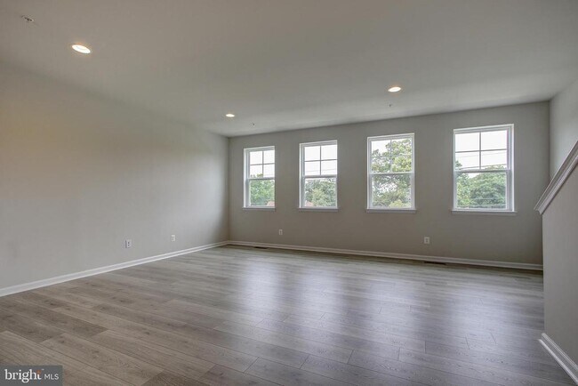 Building Photo - 14217 Travilah Rd