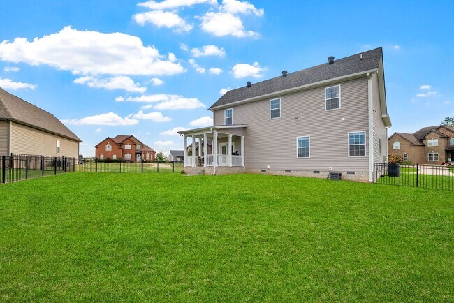 Building Photo - Pet Friendly Four Bedroom with Bonus!