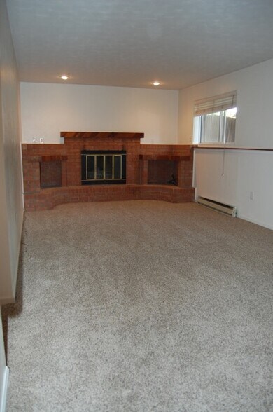 Building Photo - 1724 Fremont Ct