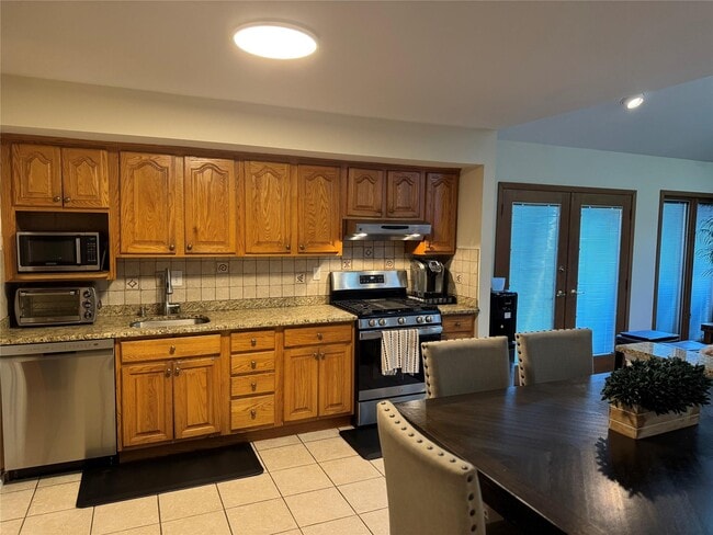 Building Photo - 33 Lake Nanuet Dr