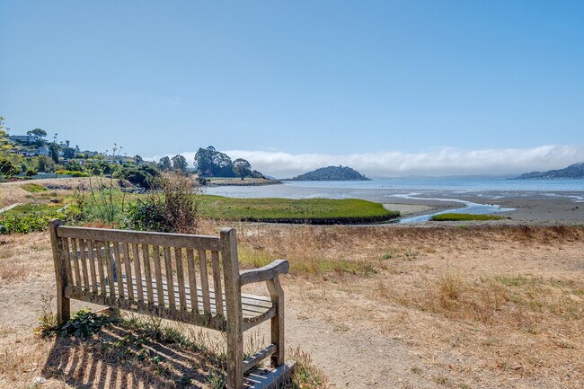 Building Photo - 90 Geldert Dr