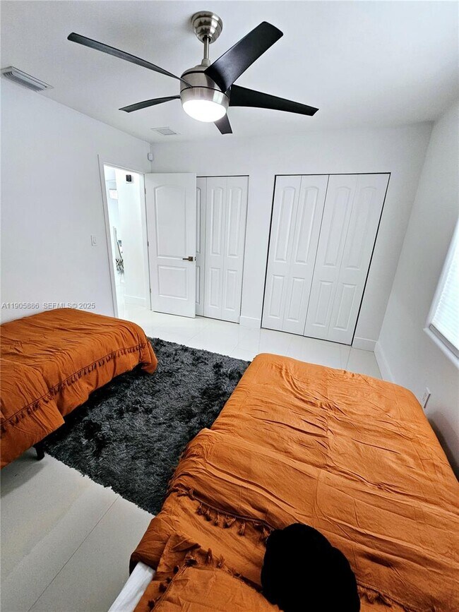 Building Photo - 16138 SW 154th Ct