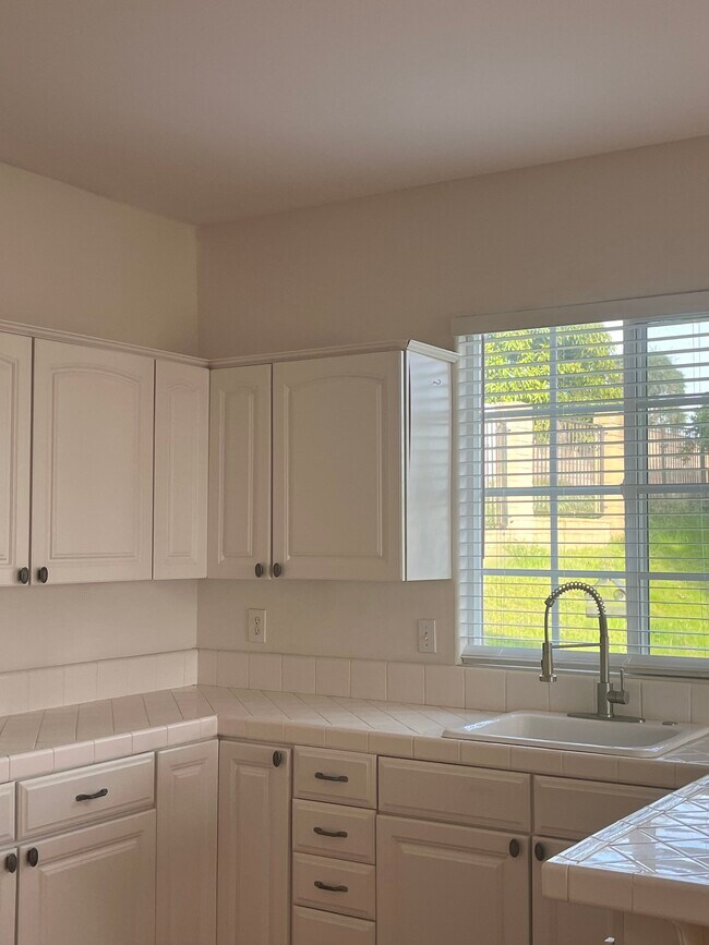 Building Photo - 8960 Camellia Ct