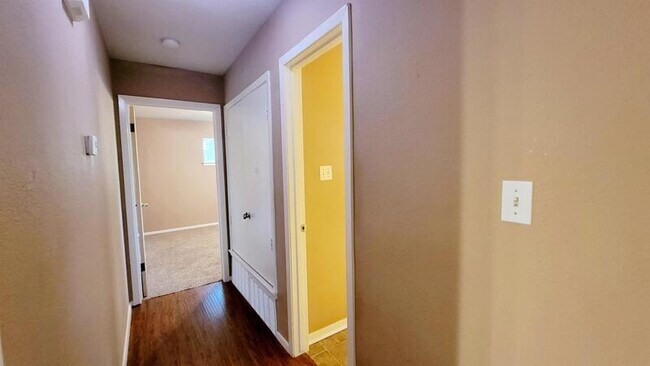 Building Photo - Stanford St 3102 - A