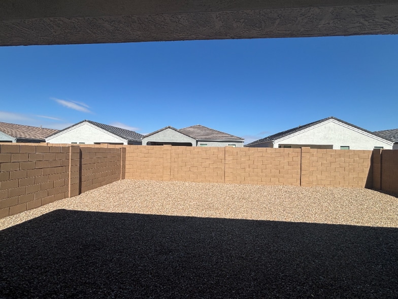 Building Photo - 5084 E Umber Rd