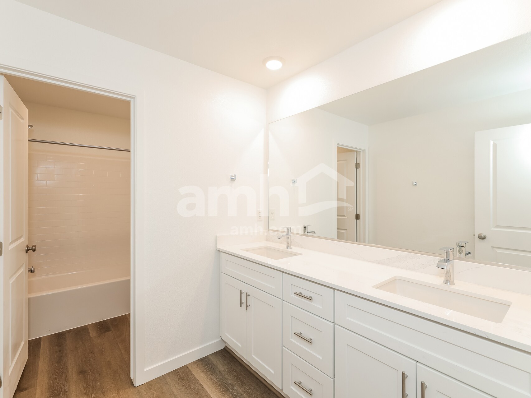 Building Photo - 2348 Devin Ave