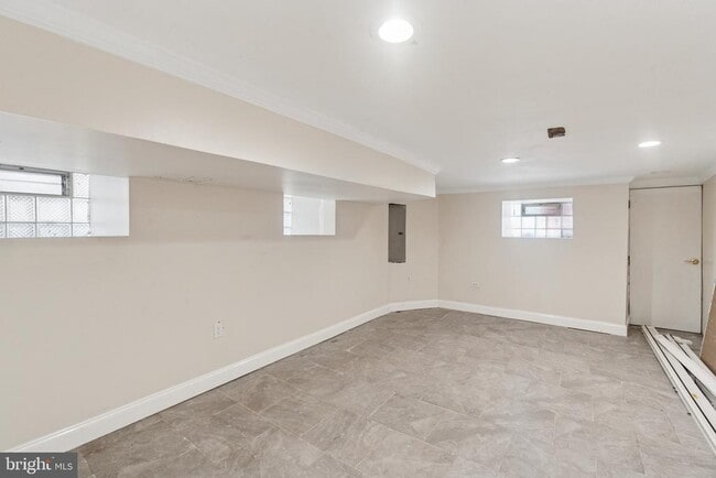 Building Photo - 534 Benner St