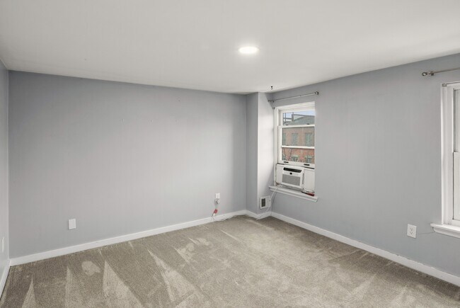 Building Photo - 636 Portland St