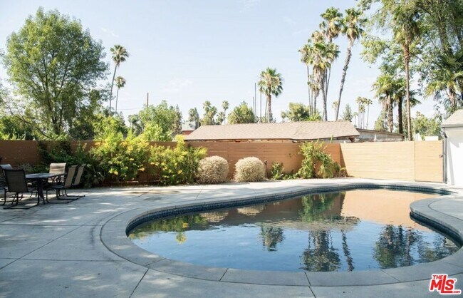 Building Photo - 6329 Jumilla Ave