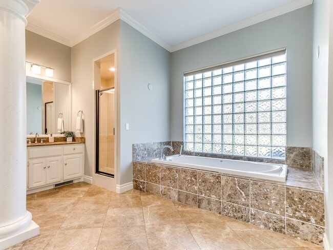 Building Photo - 1307 Brookside Dr
