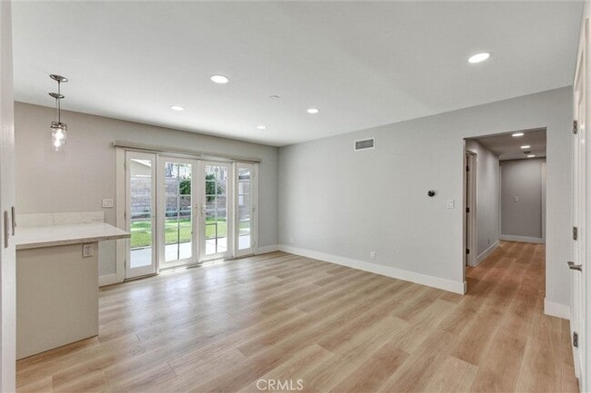 Building Photo - 629 S Yorba St