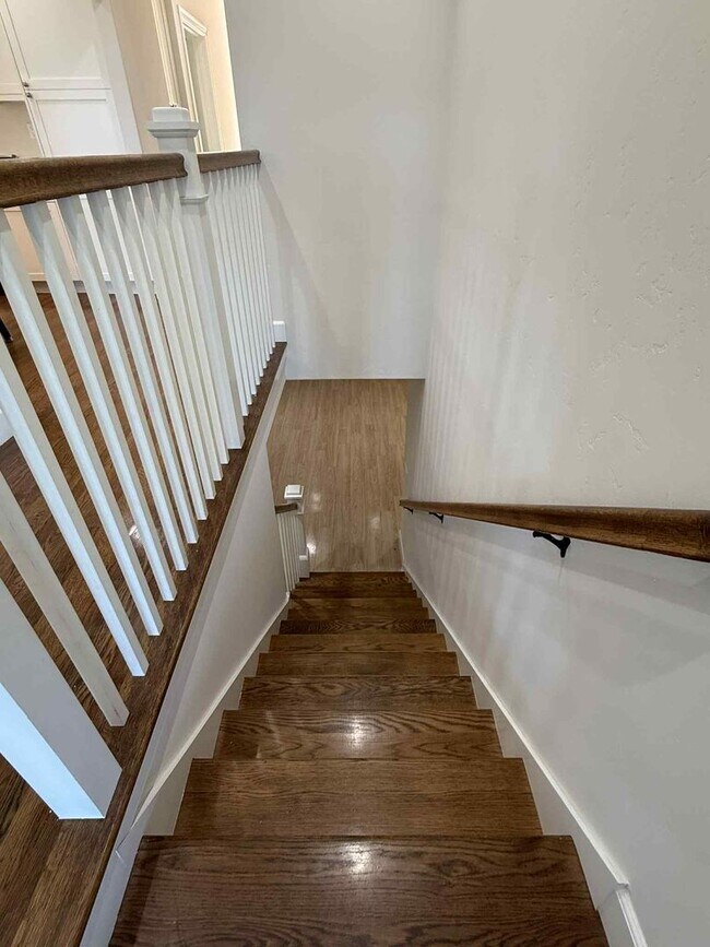 Building Photo - Redwood City Hillside Retreat – 4BR, 3BA w...