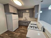 Building Photo - 1037 W 12th St