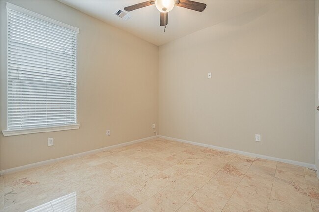 Building Photo - 28514 Lockeridge Springs Dr