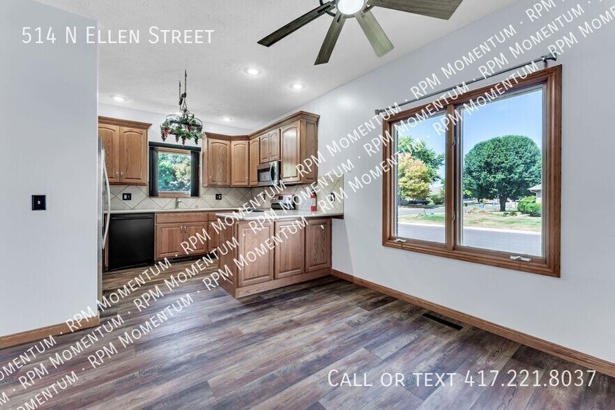 Building Photo - 514 N Ellen St