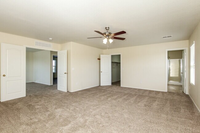 Building Photo - 1360 E Clifton Ave