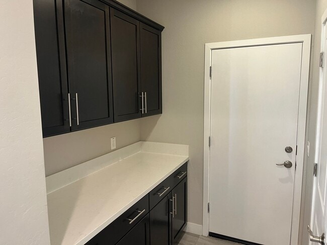 Building Photo - 3865 S 183rd Dr