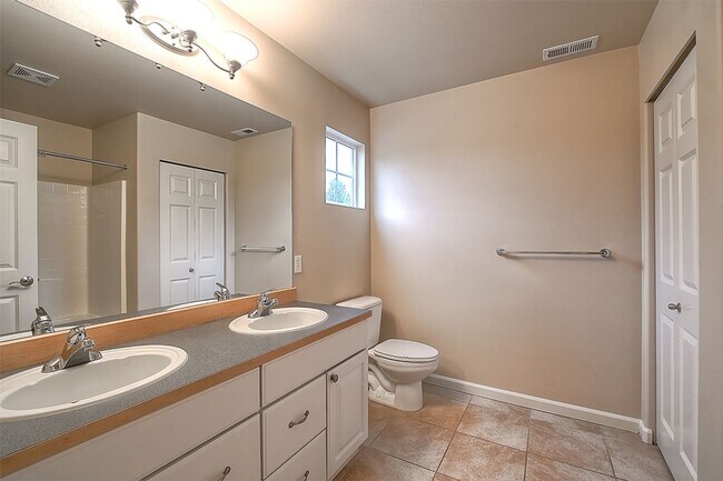Building Photo - 3Bd/2.5Ba Snoqualmie Home