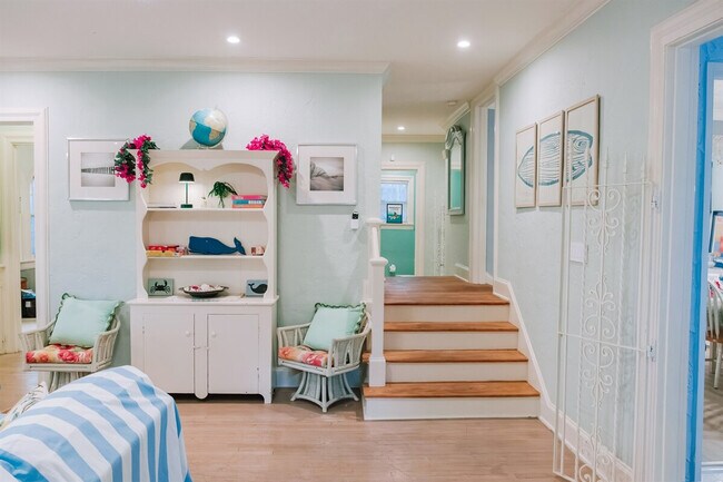 Building Photo - 519 28th St