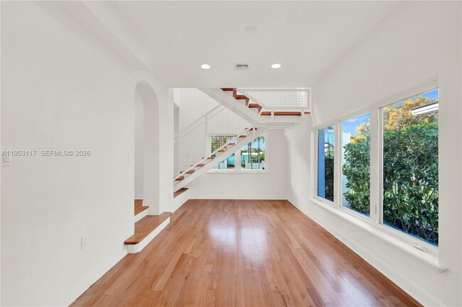 Building Photo - 527 SW 20th Rd