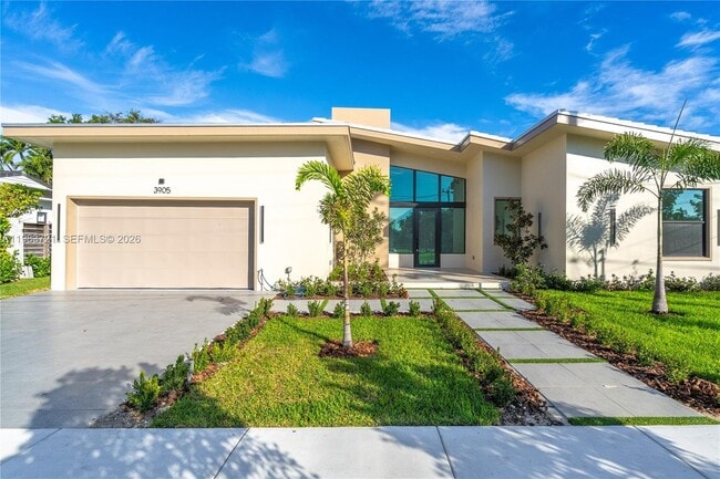 Building Photo - 3905 SW 5th St