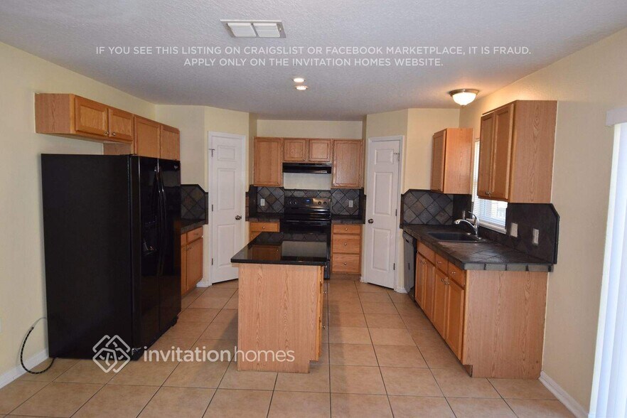 Building Photo - 2370 Sheila Dr