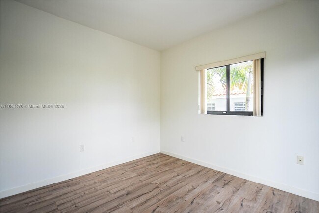 Building Photo - 300 Majorca Ave