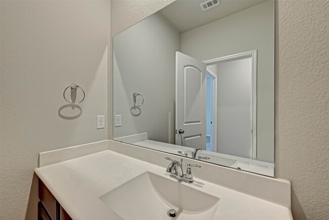 Building Photo - 14111 Lake Lodge Dr