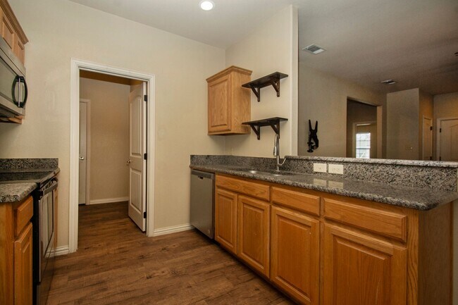Building Photo - House for Lease in Denison
