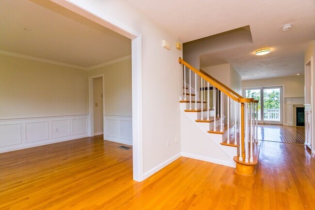 Building Photo - 24 Longshank Cir