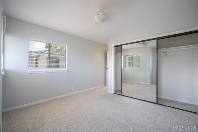 Building Photo - Spacious 3BR/2.5BA Mililani Townhome – $4,...