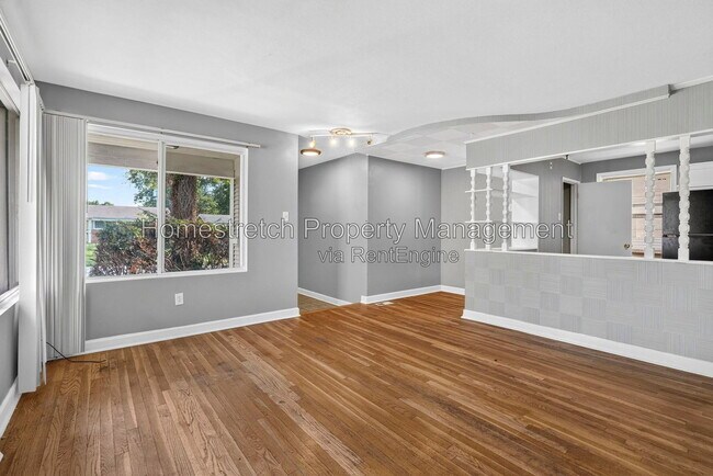 Building Photo - 2247 Hollis Dr