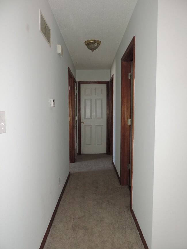 Building Photo - 704 Brookside Dr