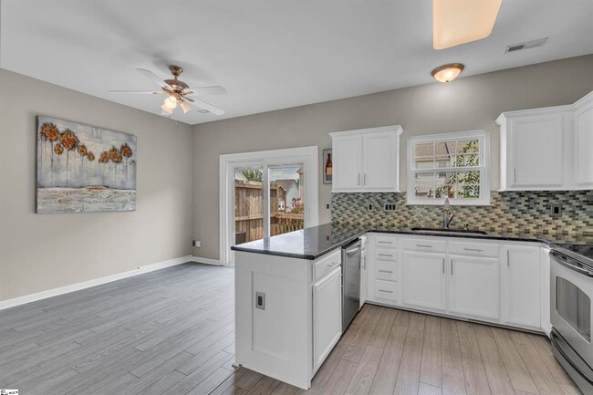 Building Photo - Mauldin, 3BD/2.5BA. 1610SF