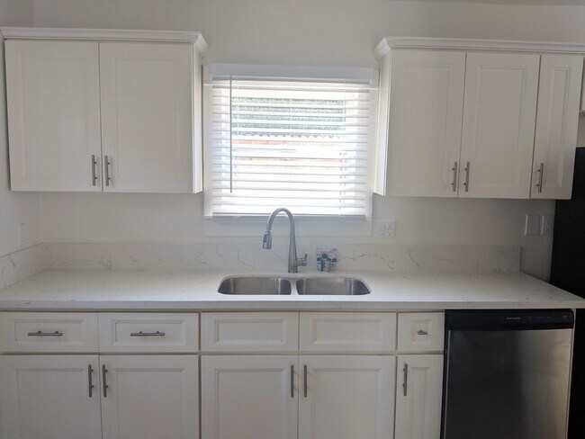 Building Photo - 4041 Van Buren Pl