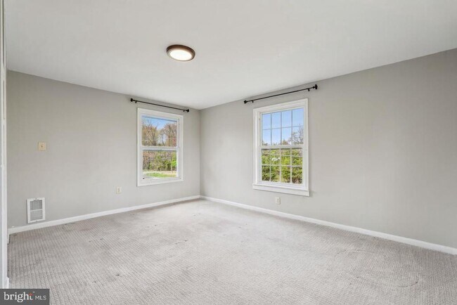 Building Photo - 5023 Broad Run Church Rd