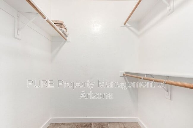 Building Photo - 8947 E Fairbrook St