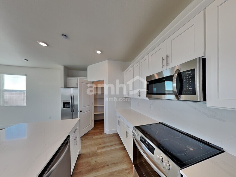 Building Photo - 10116 Cv Mountain St